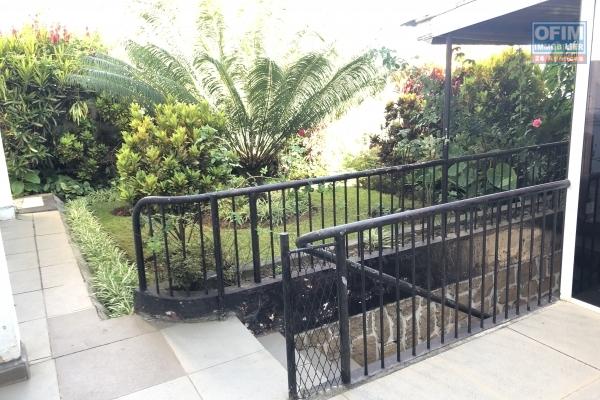 A saisir villa F4 hyper bien placé dans le quartier très prisé de cité planton