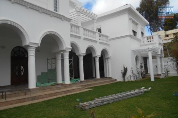 Une grande villa F7 sur Cité Planton