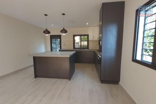 OFIM offre en location une villa à étage neuve de type F4 située à Analamahitsy. Elle est à 5min du centre ville en passant par le marais Masay