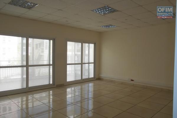 Un bureau de 600m2 sur 3 niveaux à Antsahavola