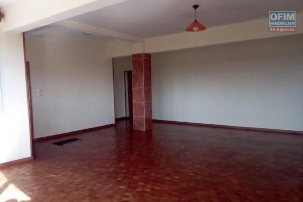 A louer un spacieux appartement T4 dans un endroit calme et facile d'accès à Antanetibe Ivato (NON DISPONIBLE)