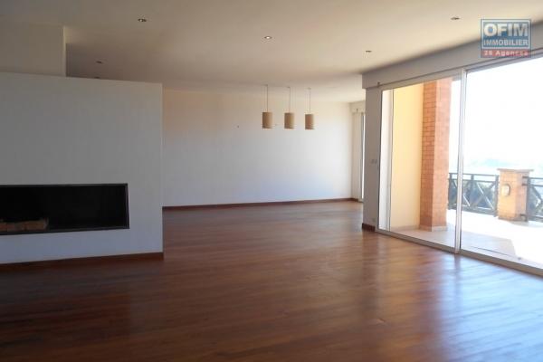 Spacieuse villa F5 de type traditionnelle avec jardin terrasse et splendide vue sur la Haute ville Antananarivo