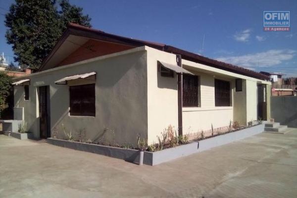 A louer une villa F3 rénovée idéale pour usage professionnel ou habitation dans un endroit calme à Ambohibao. (NON DISPONIBLE)
