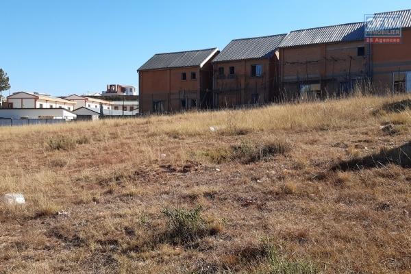 Terrain de 5052 m2, prêt à bâtir, électricité sur place sise à Ambohijanaka- Antananarivo