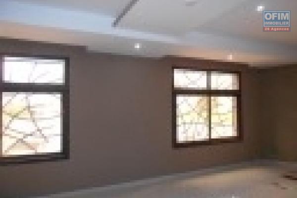 Des bureaux de 3 pièces à Tsiadana