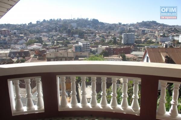 Maison type traditionnel F6 à usage mixte dans un endroit calme à 8mn du centre ville à Ankadivato
