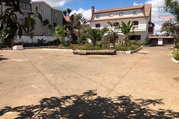 VENTE D'UNE JOLIE MAISON F9, SUR UN TERRAIN DE 1500M2 SUR AMBOHIBAO