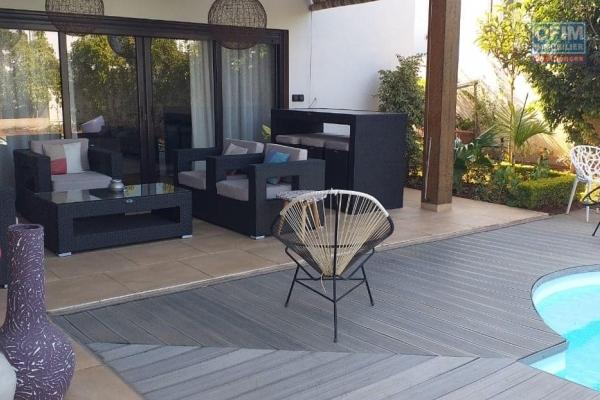 OFIM offre en location une charmante villa moderne F4 non meublée avec piscine et jardin dans une résidence sécurisé 24/24 à Tanjombato