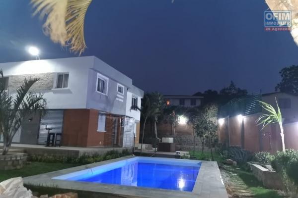 Location maison neuve F6 avec piscine à Ambatobe Nanisana