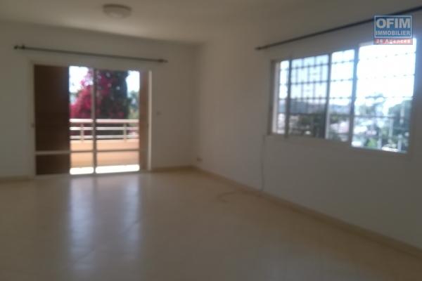 Un appartement T4 sécurisé à Ampandrianomby