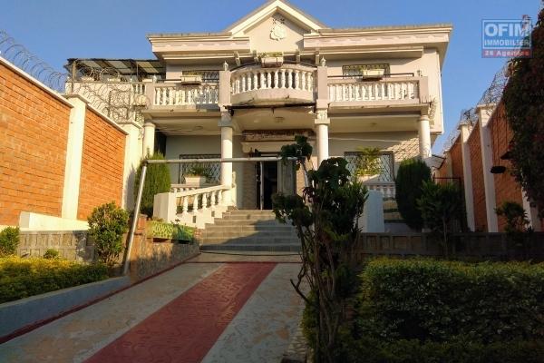 Location villa F4 semi-meublée à ambohimangakely à 300m de la route nationale