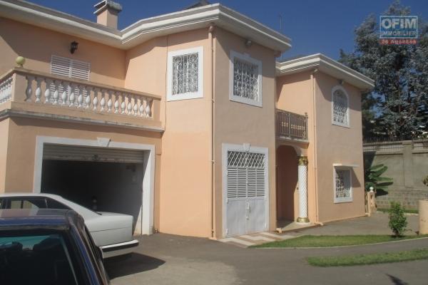 Une maison de charme de type F6 à avarabohitra Itaosy à 200m de l'IMRA