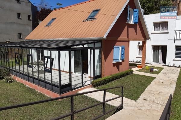 OFIM met en vente une villa F3 + 2 appartements T2 indépendants dans une résidence sécurisée à Ambatobe- Antananarivo