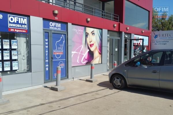 Local commercial de 45 m2 avec baie vitrée