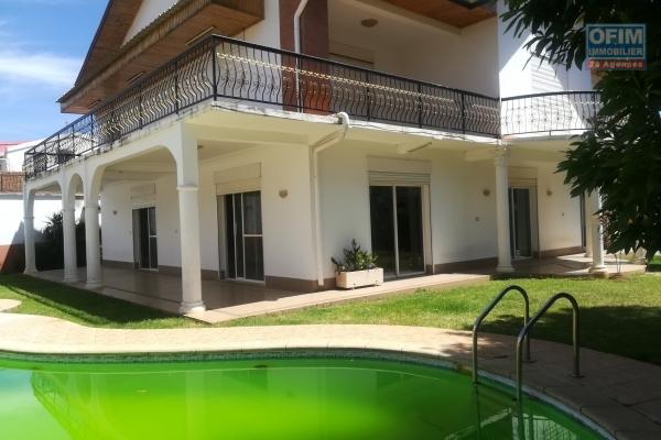 Une grande villa F6 avec piscine à Androhibe