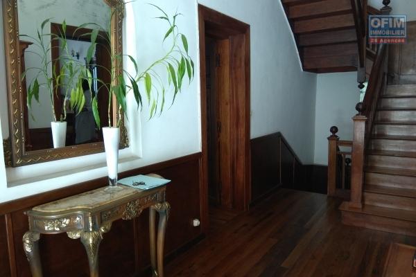 Location charmante maison F5 meublée et équipée en plein centre et proche des commodités
