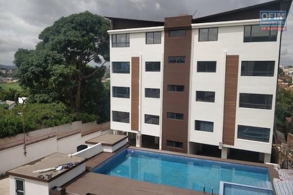 A louer un appartement neuf T4 avec piscine chauff&eacute;e dans une r&eacute;sidence s&eacute;curis&eacute;e proche de shoprite &agrave; Talatamaty. Contact Mr Jacky 034 02 443 04