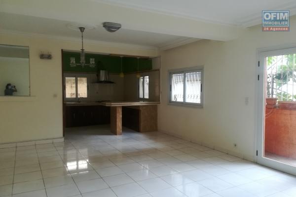 Un appartement en duplex T4 à Anjanahary