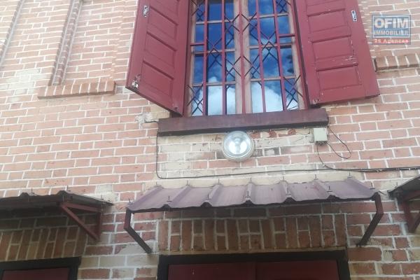 Une villa F5 traditionnelle avec vue à Faravohitra