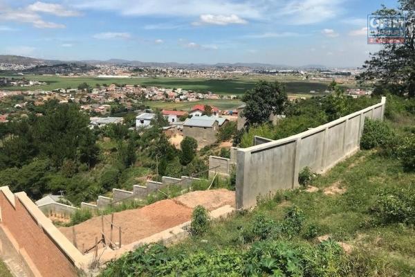 Terrain de 1 580 m2 , entièrement clôturé à Alarosa-Antananarivo