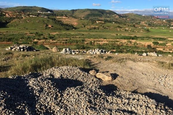 Une carrière de granite  de 2ha 20a 21ca, également constructible à Ambatofotsy- Antananarivo