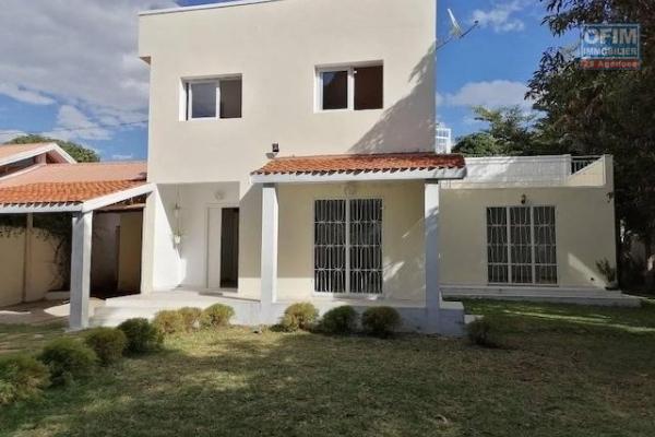 A louer une villa à étage F4 dans une résidence sécurisée proche de l'école primaire C à Ambohibao (NON DISPONIBLE)