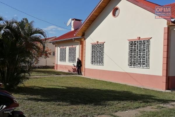 À louer une villa basse de type F4 dans une résidence sécurisée 24h/24 à 2 pas du centre commercial SCORE HORIZON Itaosy et à 15 minutes du centre ville