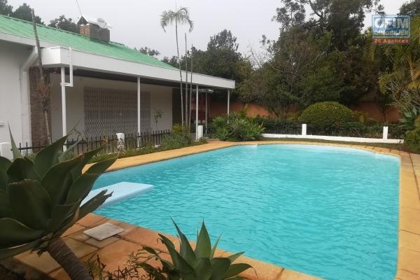 Une villa F5 semi meublée avec piscine et grand jardin à Ambatobe