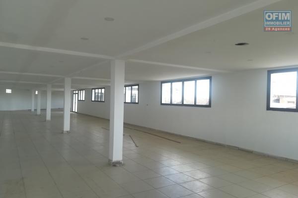 Un local de 350m2 au 1er étage d'un immeuble à Alarobia