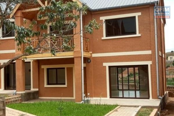 Une villa F3 de type traditionnelle à Ambohijanaka