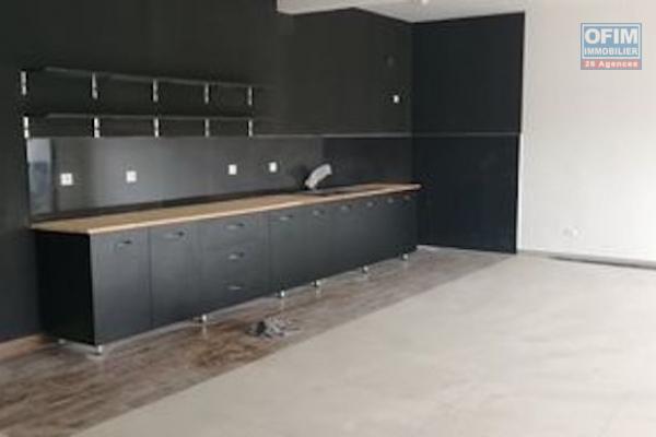 A louer des appartements duplex neufs de standing T5 avec piscine dans un quartier résidentiel à 5 minutes de l'aéroport Ivato