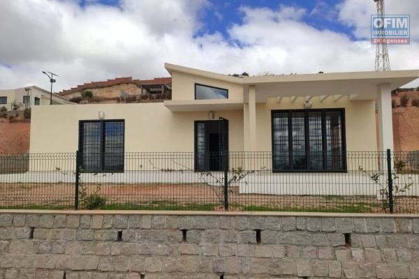 OFIM immobilier offre en location une villa basse neuve F4 à 6min du Leader Price Ambatobe