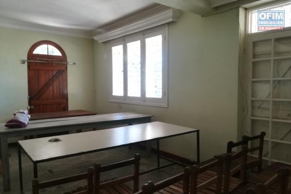 Un bureau de 7 pièces à Iavoloha