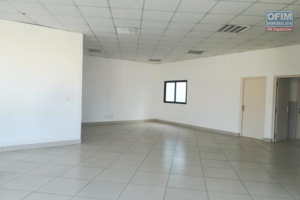 Un bureau de 93 m2 sécurisé à Ambodivona