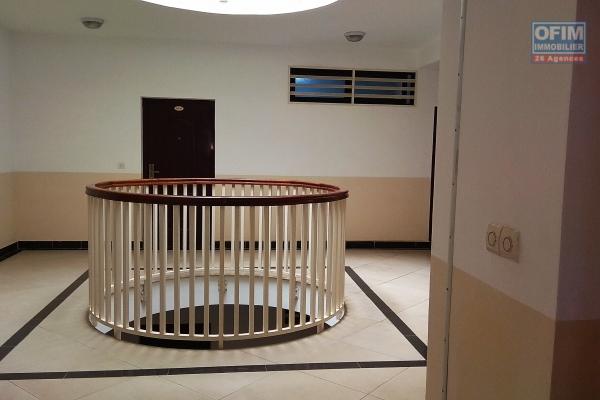 Appartement T4 neuf dans une résidence sécurisée avec ascenseur et parking intérieur à 4 mn à pieds de shoprite et école A à ampefiloha