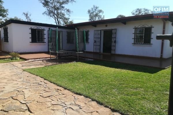 Une villa basse F4 dans une résidence à Ambohitrarahaba