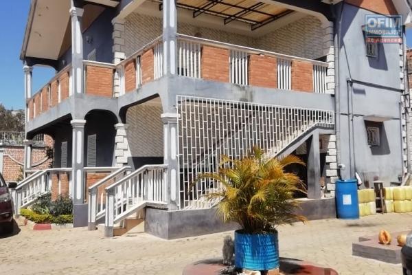 Un appartement T4 au 1er étage à Ambatomaro