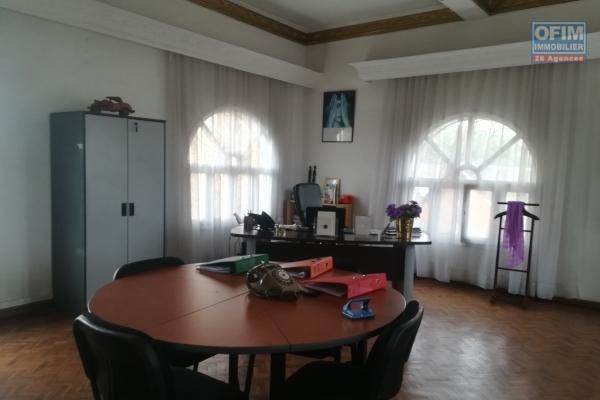 Un bureau d'environ 150m2 sécurisé à Andavamamba