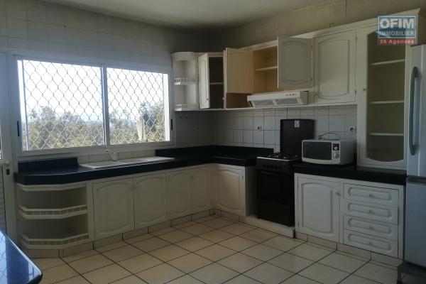Un grand appartement T5 à Mandrosoa Ivato