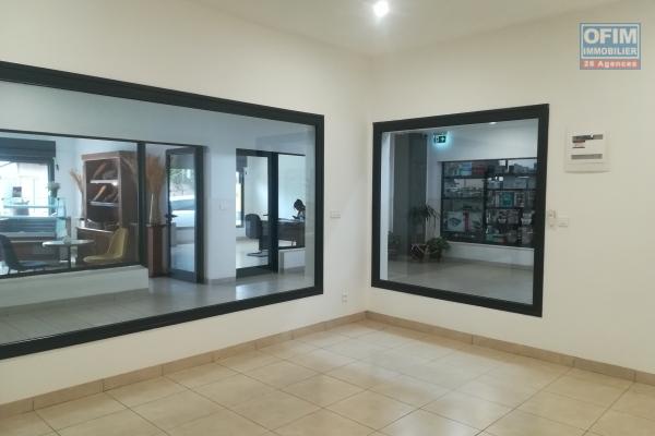 Des locaux commerciaux à partir de 20m2 à 71m2 à Ambatobe
