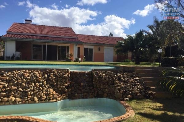 Une villa basse F4 avec piscine à Ambohimanga Rova