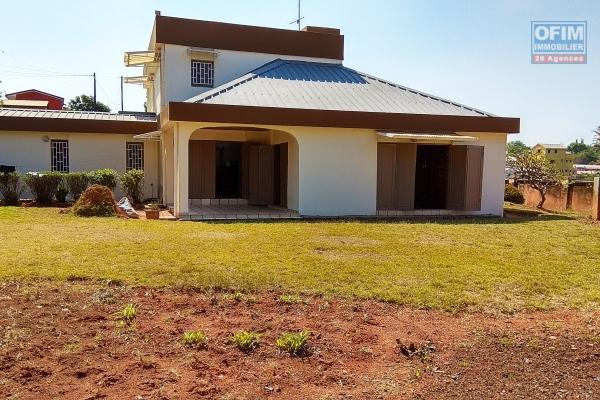 Charmante villa F4 avec grand jardin à 7mn de l'aéroport  à Antanetibe Ivato