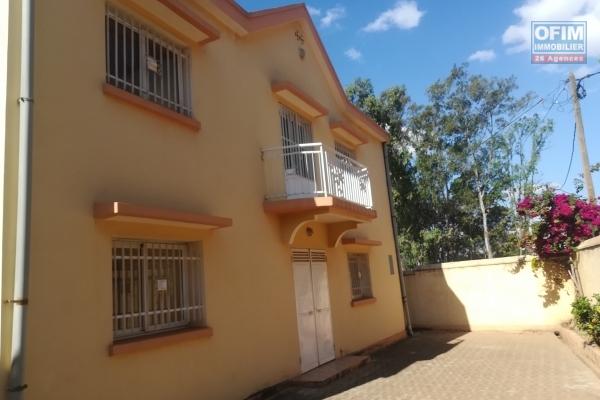 Une maison à étage F8 à Soavimbahoaka