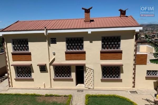 A louer une villa F6 à étage à Ambatomaro Antananarivo