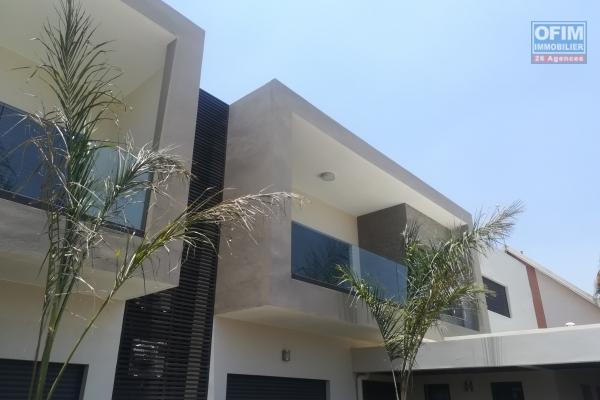 Belle villa neuve F6 à Ambatobe avec piscine dans une résidence sécurisée ( NON DISPONIBLE )