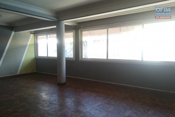 Un appartement T3 pour habitation ou bureau à Antaninandro