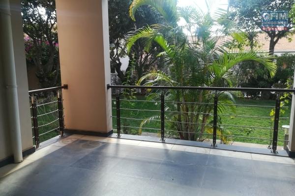 Un grand appartement T4 dans une résidence sécurisée sur By pass