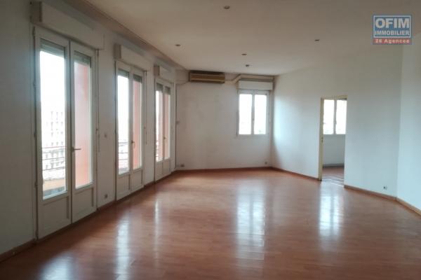 Un appartement T4 à usage professionnel Antsahavola à Antananarivo