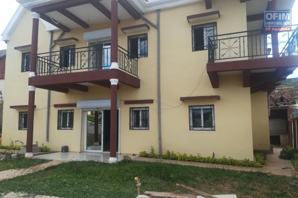 Une villa F6 à étage à Ambohijanaka