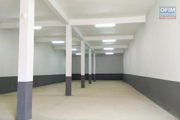 Location d'un dépôt neuf de 500m2 sur 2 niveaux à Anosizato